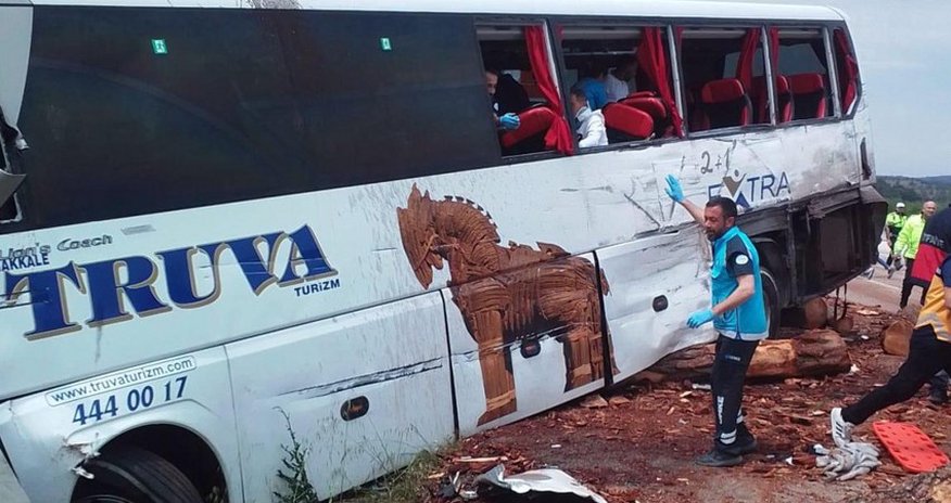 Türkiyədə turistləri daşıyan avtobus qəzaya uğrayıb - 8 nəfər ölüb, 20-si yaralanıb Türkiyədə turistləri daşıyan avtobus qəzaya uğrayıb - 8 nəfər ölüb, 20-si yaralanıb
