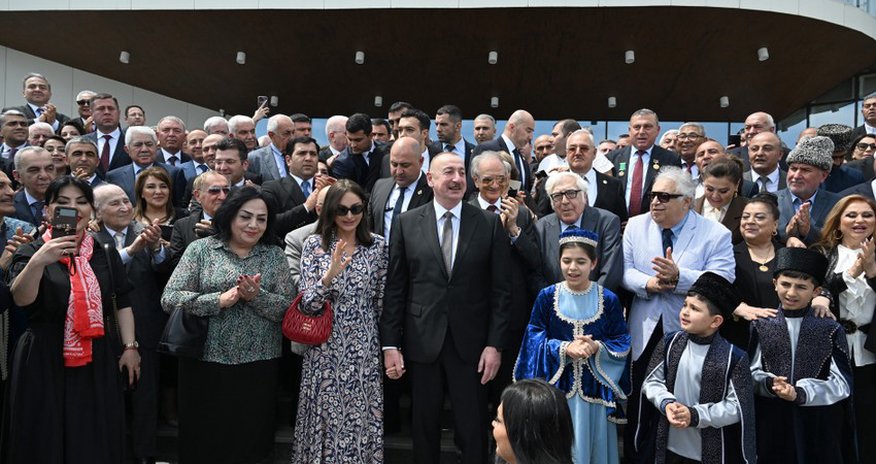 Prezident sosial şəbəkə hesablarında Ağdam Muğam Mərkəzinin açılışından görüntülər paylaşıb - Video Prezident sosial şəbəkə hesablarında Ağdam Muğam Mərkəzinin açılışından görüntülər paylaşıb - Video