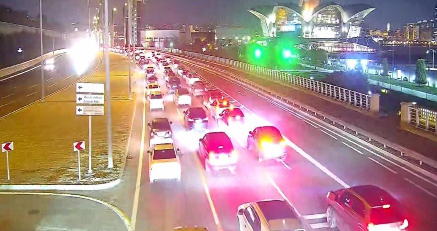 Paytaxtın bəzi yollarında sıxlıq müşahidə olunur - SİYAHI Paytaxtın bəzi yollarında sıxlıq müşahidə olunur - SİYAHI
