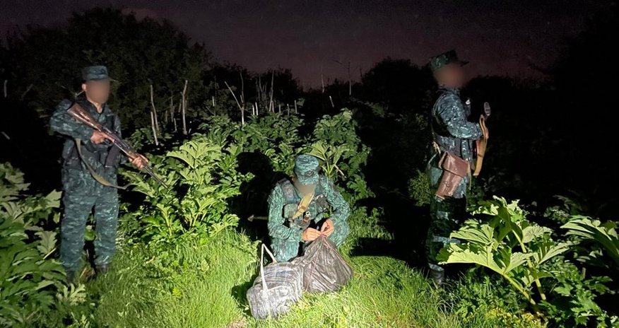 İrandan Azərbaycana 10 kiloqram narkotikin keçirilməsinin qarşısı alınıb İrandan Azərbaycana 10 kiloqram narkotikin keçirilməsinin qarşısı alınıb