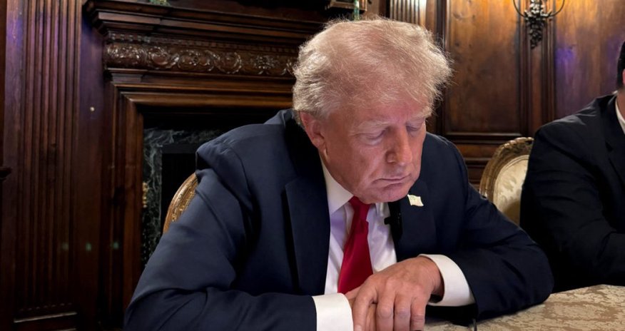 Трамп потребовал производить iPhone в США Трамп потребовал производить iPhone в США