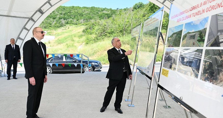 Prezident bir neçə avtəmobil yolu ilə tanış olub Prezident bir neçə avtəmobil yolu ilə tanış olub