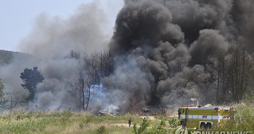 South Korea navy plane crash kills three, one survivor South Korea navy plane crash kills three, one survivor