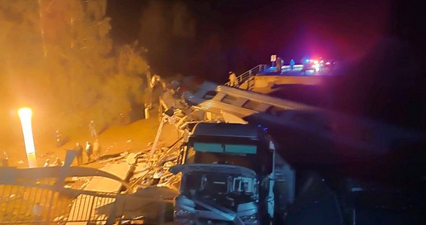 В Брянской области ЧП с поездом произошло из-за подрыва моста В Брянской области ЧП с поездом произошло из-за подрыва моста