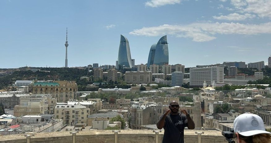 Боец UFC Халил Раунтри прогулялся по историческому центру Баку Боец UFC Халил Раунтри прогулялся по историческому центру Баку