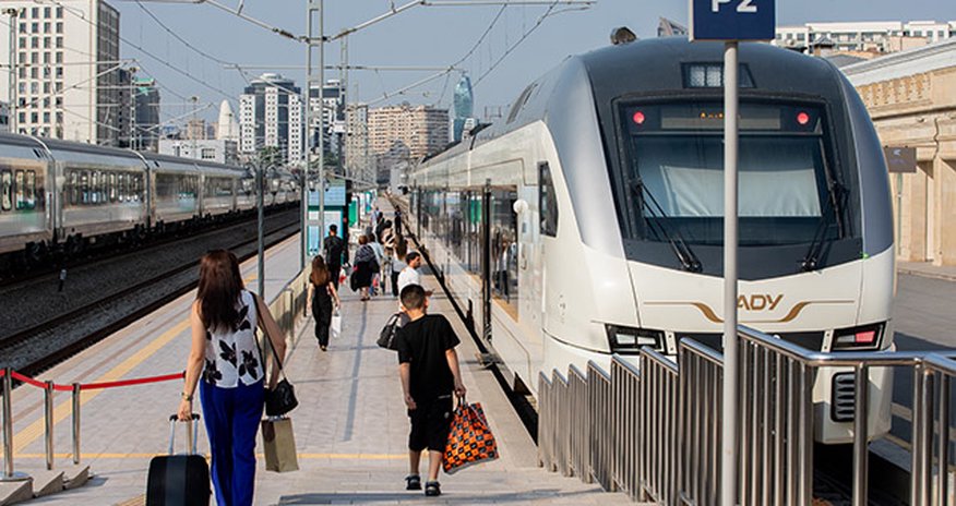 Qeyri-iş günlərində qatarla daşınan sərnişinlərin sayı açıqlanıb Qeyri-iş günlərində qatarla daşınan sərnişinlərin sayı açıqlanıb