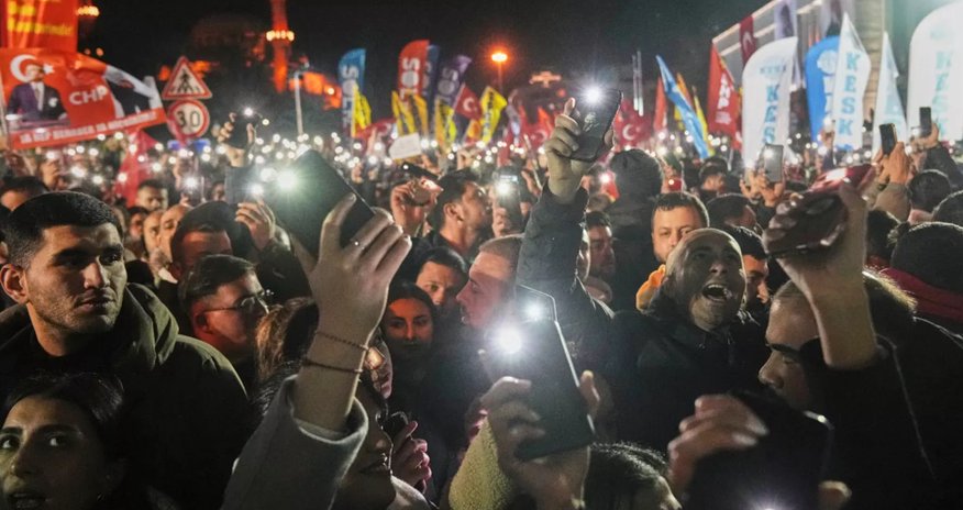 Clashes erupt at mass opposition rally in Istanbul Clashes erupt at mass opposition rally in Istanbul