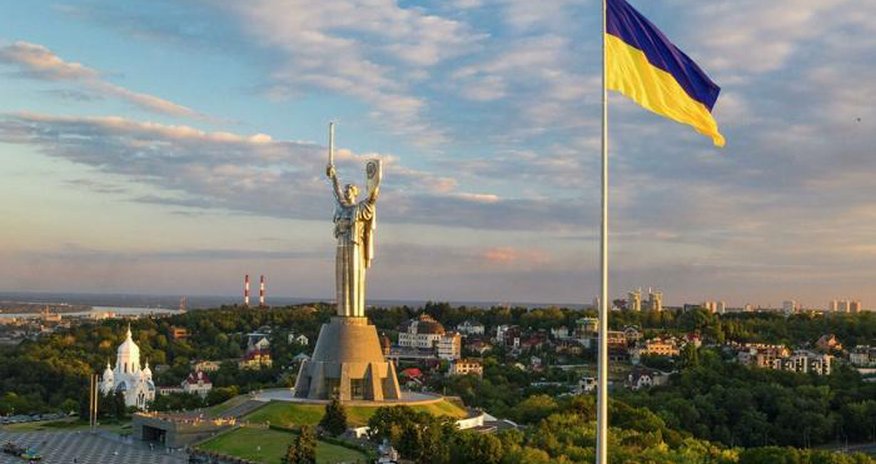 Russia strikes Kyiv with missiles and drones, fires erupt across city Russia strikes Kyiv with missiles and drones, fires erupt across city