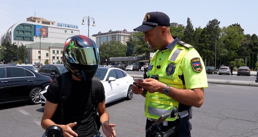 Polis ikitəkərli nəqliyyat sürücülərinə xəbərdarlıq edib - Video Polis ikitəkərli nəqliyyat sürücülərinə xəbərdarlıq edib - Video