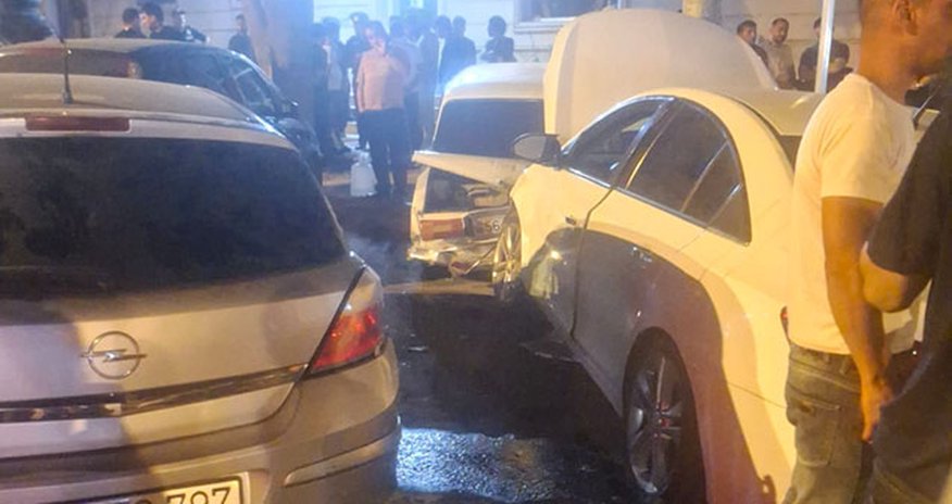 Gəncədə zəncirvari qəza olub, 4 avtomobil toqquşub Gəncədə zəncirvari qəza olub, 4 avtomobil toqquşub