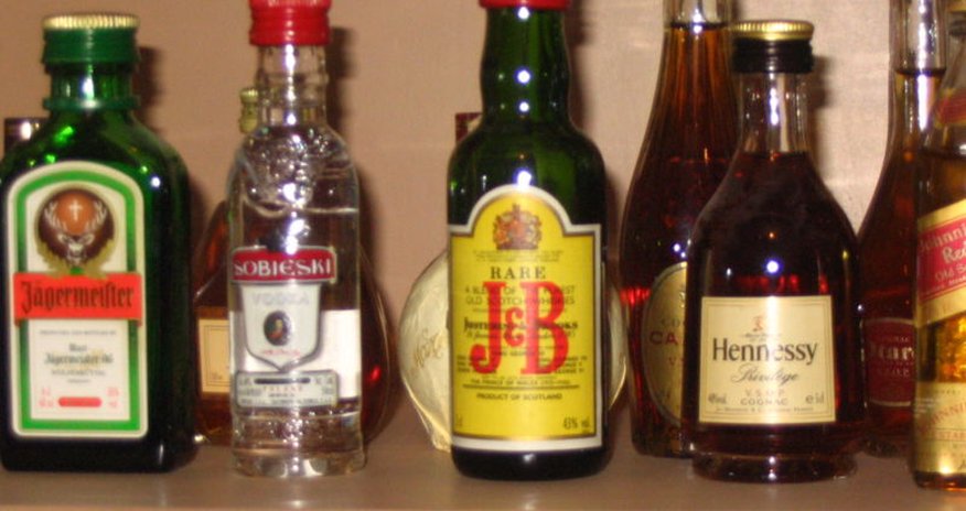 Soçidə alkoqoldan zəhərlənmə nəticəsində azı 10 nəfər ölüb Soçidə alkoqoldan zəhərlənmə nəticəsində azı 10 nəfər ölüb