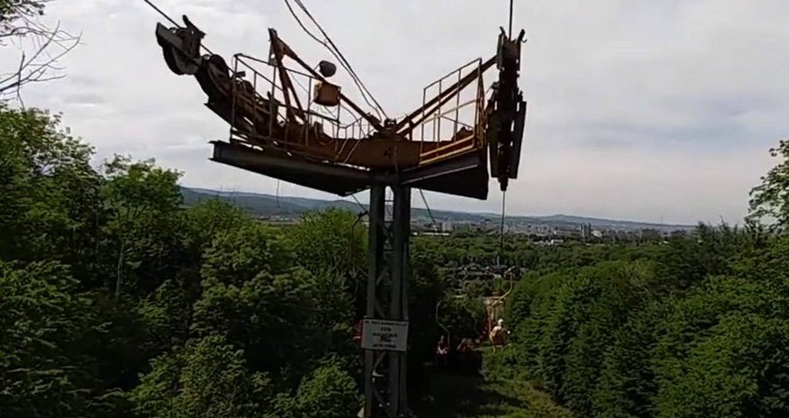 Rusiyada kanat yolu qırılıb, xəsarət alanlar var Rusiyada kanat yolu qırılıb, xəsarət alanlar var