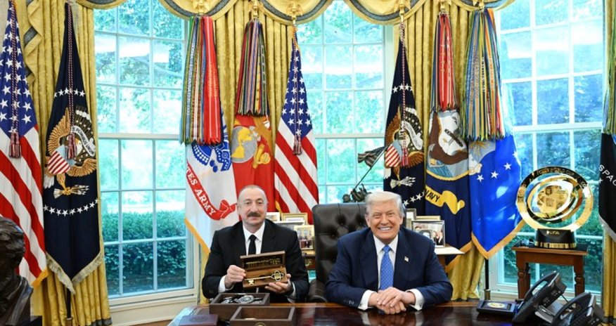 Трамп вручил Алиеву ключи от Белого дома Трамп вручил Алиеву ключи от Белого дома