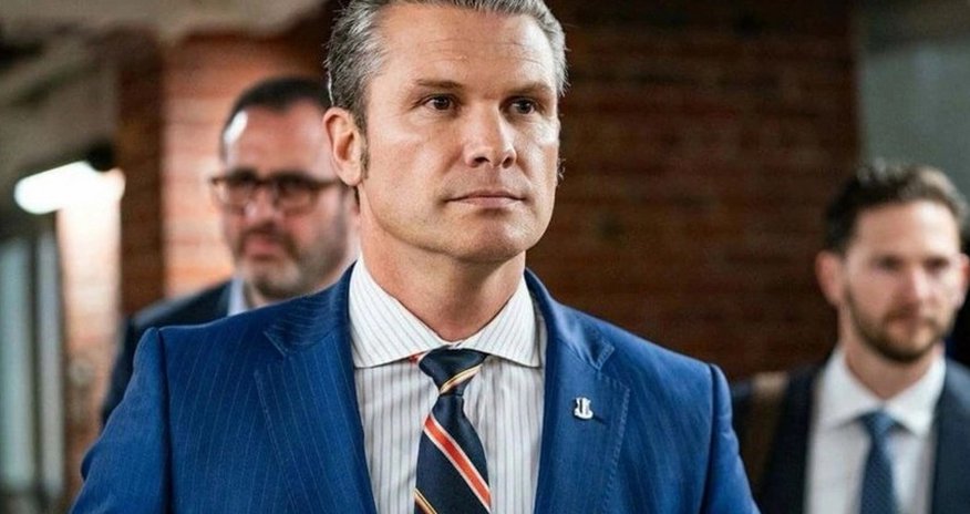 Глава Пентагона отправился на Аляску отдельно от президента Трампа Глава Пентагона отправился на Аляску отдельно от президента Трампа