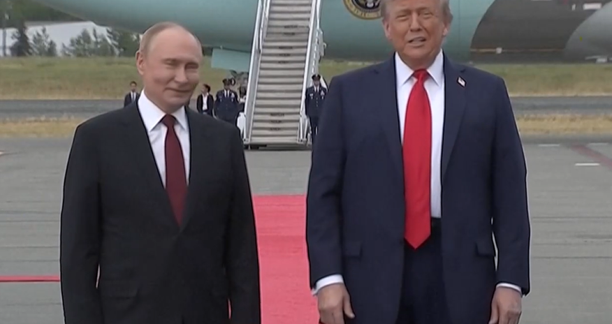 Путин и Трамп встретились перед саммитом - Обновлено Путин и Трамп встретились перед саммитом - Обновлено