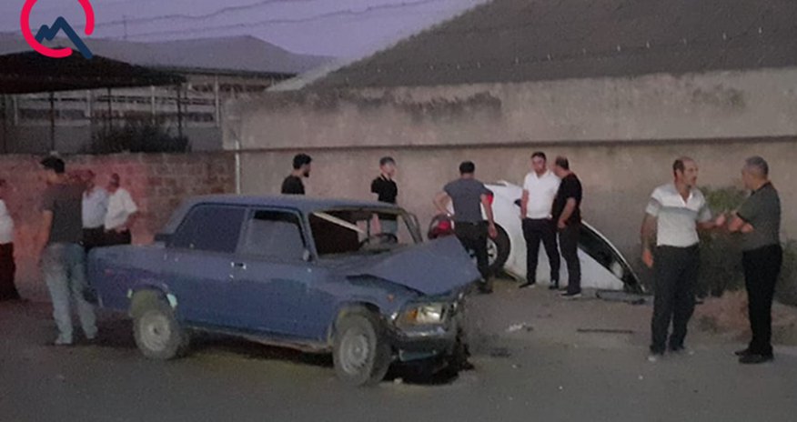 В Гёйгёле столкнулись два автомобиля, пострадали отец и сын В Гёйгёле столкнулись два автомобиля, пострадали отец и сын