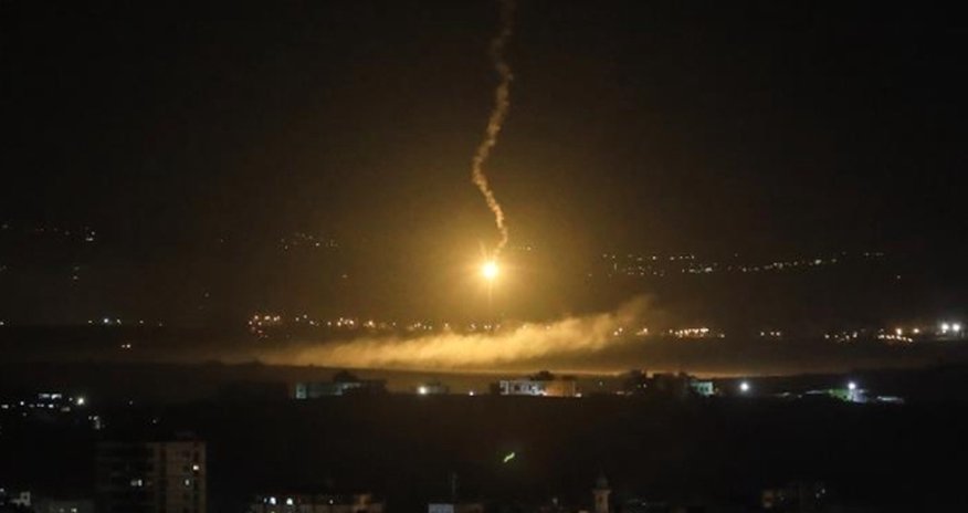 Израиль бьет по сирийским войскам под Дамаском Израиль бьет по сирийским войскам под Дамаском