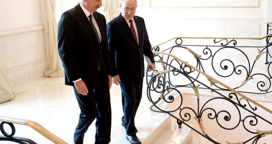 Алиев и Путин обменялись рукопожатием в Пекине Алиев и Путин обменялись рукопожатием в Пекине