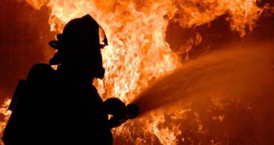В многоквартирном доме, расположенном в Ясамальском районе, произошёл пожар В многоквартирном доме, расположенном в Ясамальском районе, произошёл пожар