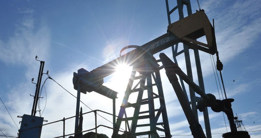 Oil gains as tension flares in Europe, Middle East Oil gains as tension flares in Europe, Middle East