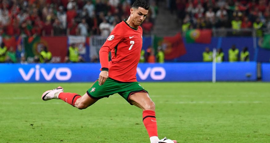 Ronaldo Bloomberg milyarderlər siyahısına düşən ilk futbolçu olub Ronaldo Bloomberg milyarderlər siyahısına düşən ilk futbolçu olub