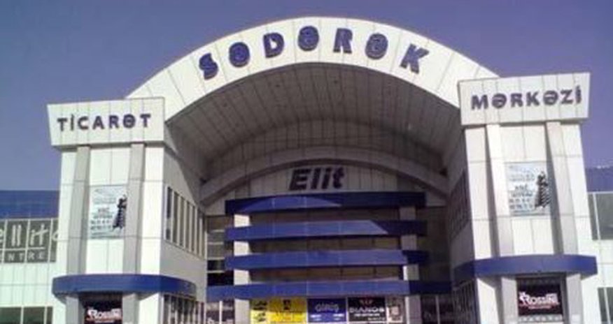 Столкновение в бакинском ТЦ «Садарак» после демонтажа рекламных щитов Столкновение в бакинском ТЦ «Садарак» после демонтажа рекламных щитов