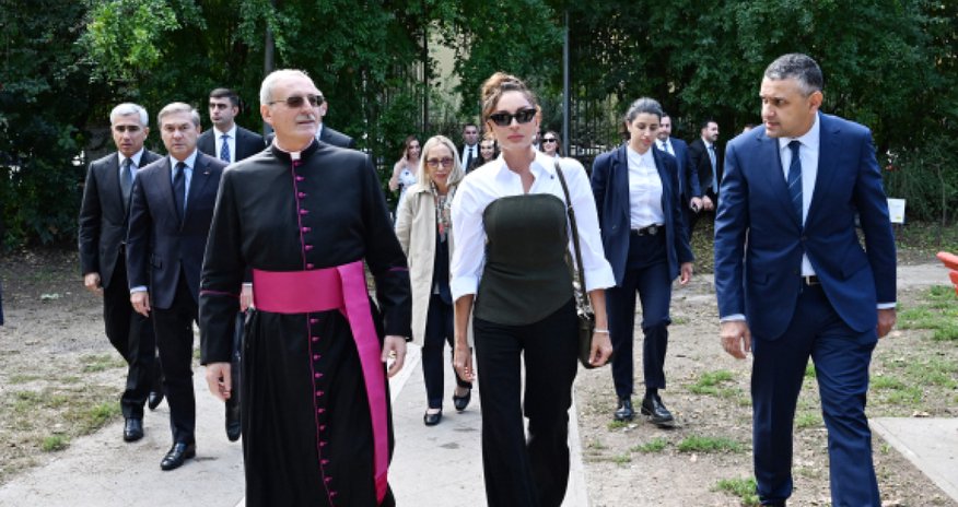 Мехрибан Алиева совершила официальный визит в Ватикан Мехрибан Алиева совершила официальный визит в Ватикан