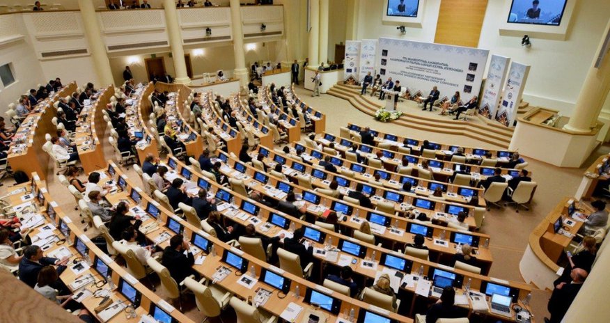 Gürcüstanın müxalif partiyası parlamenti boykota son qoyub Gürcüstanın müxalif partiyası parlamenti boykota son qoyub