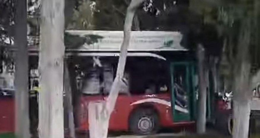 Bakıda BakuBus avtobusu qəzaya uğrayıb, xəsarət alan yoxdur Bakıda BakuBus avtobusu qəzaya uğrayıb, xəsarət alan yoxdur