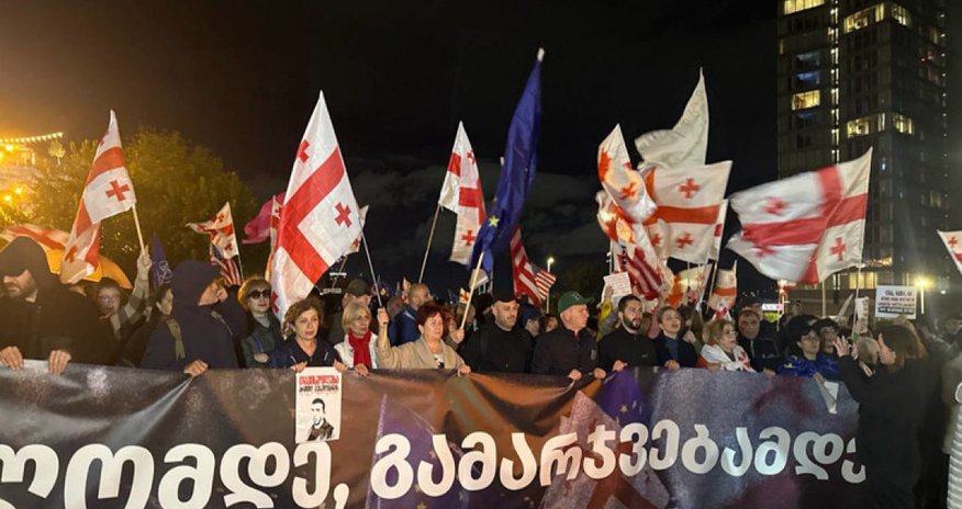 Tbilisidə hökumət əleyhinə aksiya keçirilir Tbilisidə hökumət əleyhinə aksiya keçirilir