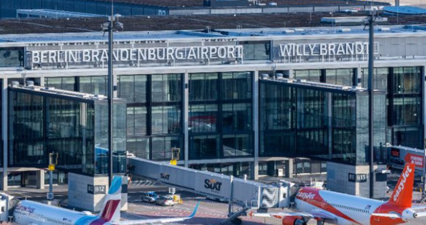 Berlin hava limanında uçuşlar dayandırılıb Berlin hava limanında uçuşlar dayandırılıb