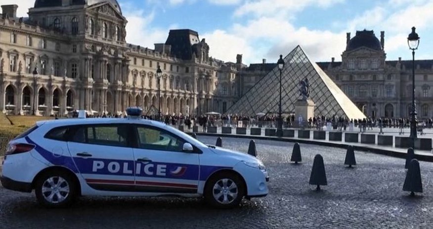Luvr soyğunçuluğunda şübhəli bilinənlər "Paris" - "Lion" matçında saxlanılıb Luvr soyğunçuluğunda şübhəli bilinənlər "Paris" - "Lion" matçında saxlanılıb