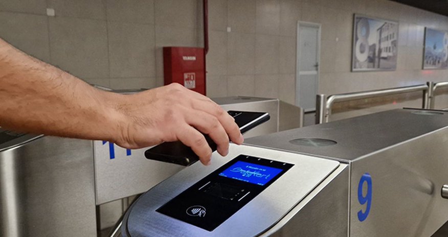Metroda bu üsulla da ödəniş etmək olar Metroda bu üsulla da ödəniş etmək olar