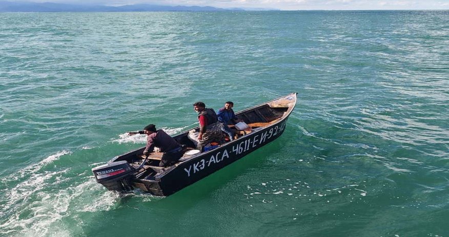 В Каспийском море спасены трое в лодке В Каспийском море спасены трое в лодке