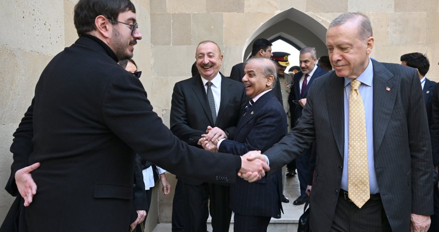 Azadlıq meydanında keçirilən Zəfər paradından yeni görüntülər Azadlıq meydanında keçirilən Zəfər paradından yeni görüntülər