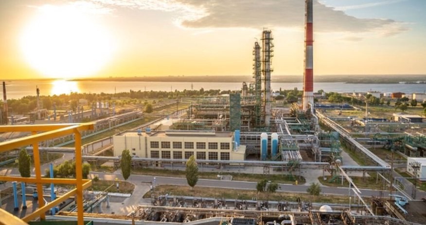 Саратовский нефтезавод снова под ударом украинцев Саратовский нефтезавод снова под ударом украинцев