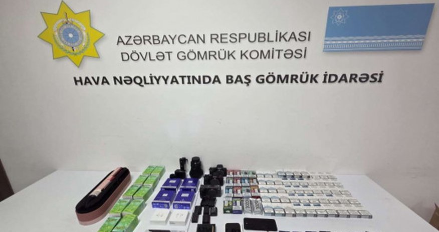 Азербайджанские таможенники обнаружили золотые слитки, спрятанные в мобильном телефоне Азербайджанские таможенники обнаружили золотые слитки, спрятанные в мобильном телефоне