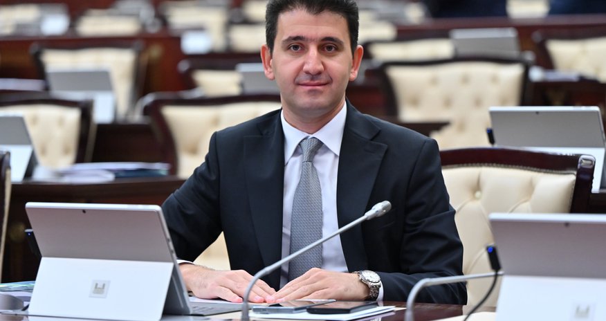 Aqrar universitet öz məhsullarını hələ də bazara çıxara bilmir - Naqif Həmzəyev Aqrar universitet öz məhsullarını hələ də bazara çıxara bilmir - Naqif Həmzəyev