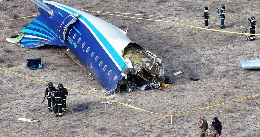Прошел год со дня крушения самолета AZAL в казахстанском Актау Прошел год со дня крушения самолета AZAL в казахстанском Актау
