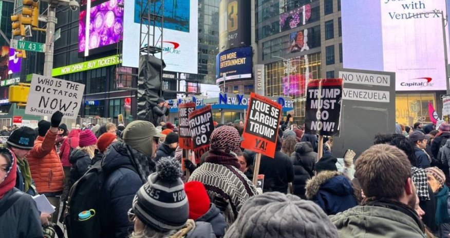 Американцы протестуют, а демократы требуют у Трампа отчета Американцы протестуют, а демократы требуют у Трампа отчета
