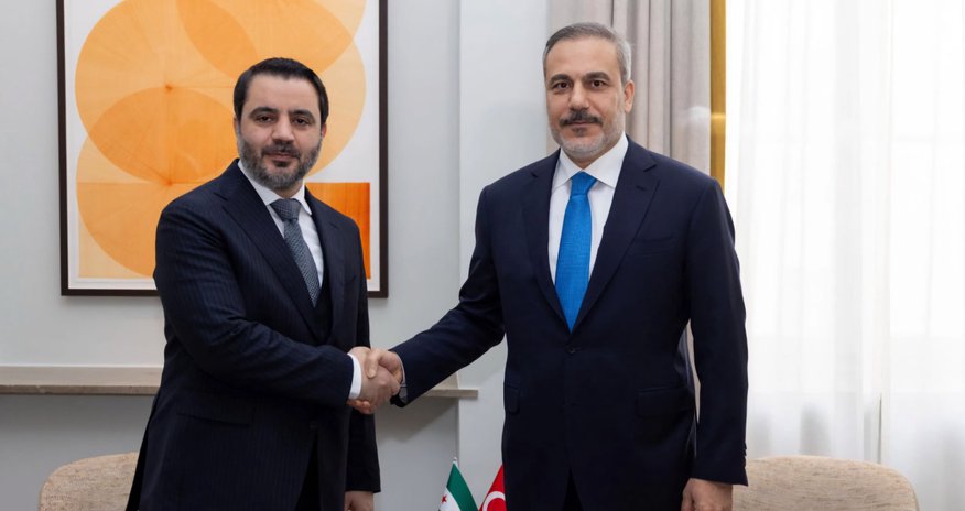 Hakan Fidan Parisdə suriyalı həmkarı ilə görüşüb Hakan Fidan Parisdə suriyalı həmkarı ilə görüşüb