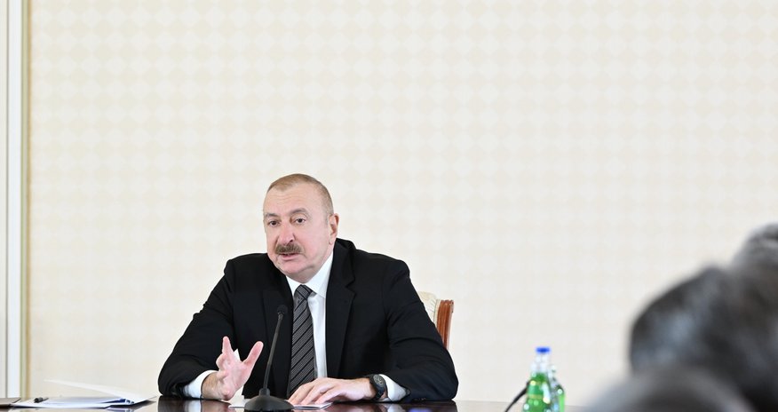 Алиев: ливни парализуют городской транспорт Алиев: ливни парализуют городской транспорт