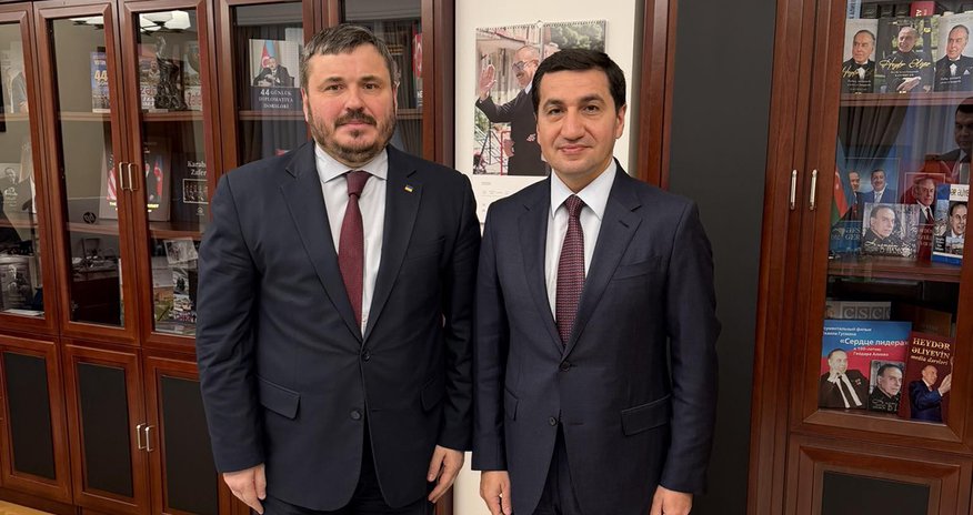 Hikmət Hacıyev Ukrayna səfiri ilə görüşüb Hikmət Hacıyev Ukrayna səfiri ilə görüşüb