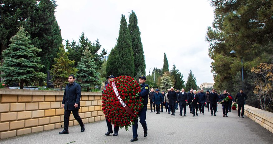 “Azərsun Holdinq”in rəhbər heyəti 20 Yanvar şəhidlərini yad edib -FOTO “Azərsun Holdinq”in rəhbər heyəti 20 Yanvar şəhidlərini yad edib -FOTO