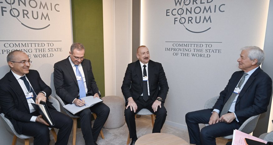 Əliyev Davosda “J.P. Morgan”ın baş icraçı direktoru Ceymi Daymonla görüşüb Əliyev Davosda “J.P. Morgan”ın baş icraçı direktoru Ceymi Daymonla görüşüb