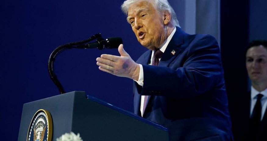 Bruising spotted on Trump’s hand at Davos forum Bruising spotted on Trump’s hand at Davos forum