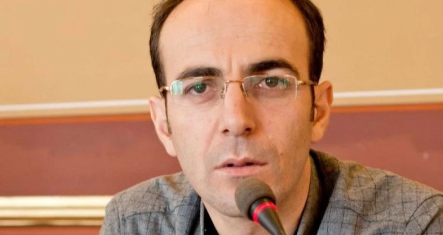 Detained journalist allowed to attend his mother’s funeral Detained journalist allowed to attend his mother’s funeral