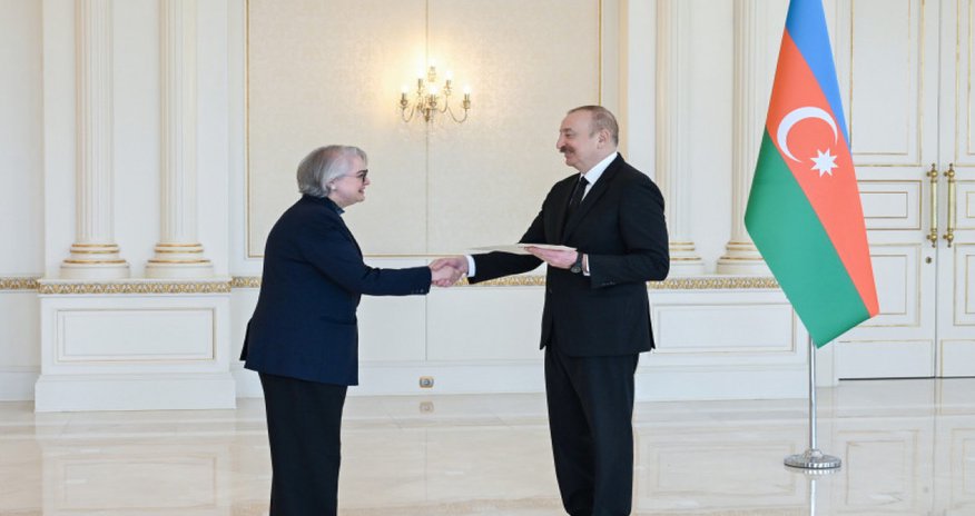 İlham Əliyev Avstraliyanın Azərbaycandakı yeni səfirinin etimadnaməsini qəbul edib İlham Əliyev Avstraliyanın Azərbaycandakı yeni səfirinin etimadnaməsini qəbul edib