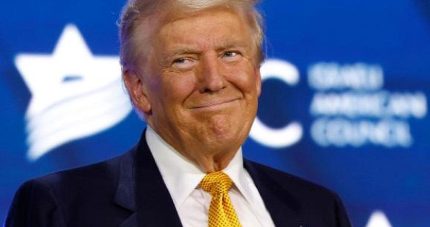 Трамп поздравляет американцев Трамп поздравляет американцев
