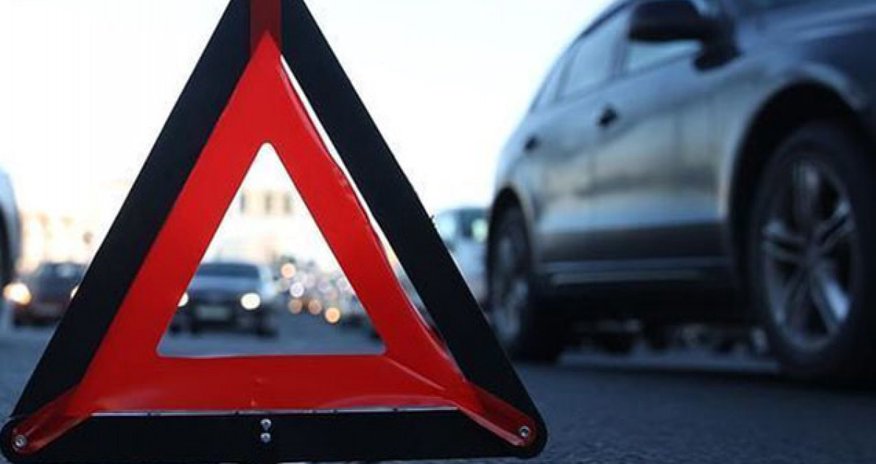 Şəmkirdə minik avtomobili ağaca çırpılıb, ölən və xəsarət alanlar var Şəmkirdə minik avtomobili ağaca çırpılıb, ölən və xəsarət alanlar var
